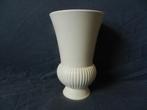 Wedgwood deels geribde vaas zogenaamd Moonstone h. 15,7 cm., Antiek en Kunst, Ophalen of Verzenden