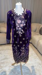 Paarse Velvet Jurk met Borduurwerk, Kleding | Dames, Maat 38/40 (M), Paars, Ophalen of Verzenden, Zo goed als nieuw