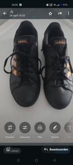 Tekoop leuke adidas gympen met goud maat 39 /1, Ophalen of Verzenden, Zo goed als nieuw