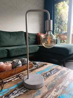 Tafellamp met betonnen voet - Industriële stijl, Huis en Inrichting, Lampen | Tafellampen, Minder dan 50 cm, Industrieel, Ophalen of Verzenden