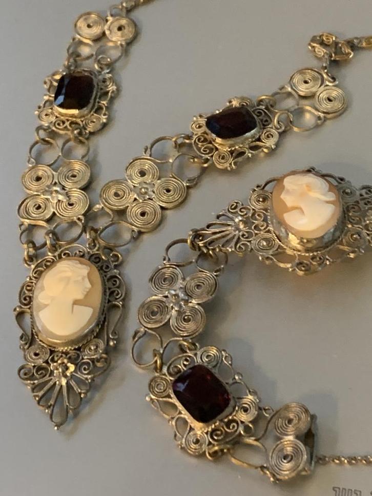 Antiek zilveren collier + bijp. armband met camee + granaat, Sieraden, Tassen en Uiterlijk, Antieke sieraden, Ketting, Zilver