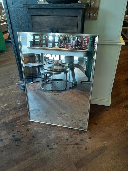Prachtige strakke zilveren spiegel 100 x 70 cm, Huis en Inrichting, Woonaccessoires | Spiegels, Zo goed als nieuw, 50 tot 75 cm