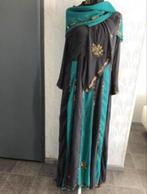 Maat L - lange jurk met sjaal - geborduurd - grijs / groen, Maat 42/44 (L), Cocktailjurk, Ophalen of Verzenden, Zo goed als nieuw