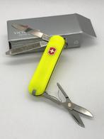 Victorinox Classic SD STAYGLOW 58mm Swiss Army Knife NIB, Ophalen of Verzenden, Nieuw