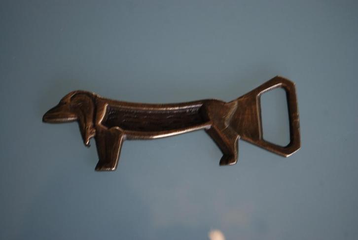 Curiosa Teckel flesopener uit de 1970's gemaakt van brons, Antiek en Kunst, Curiosa en Brocante, Ophalen of Verzenden