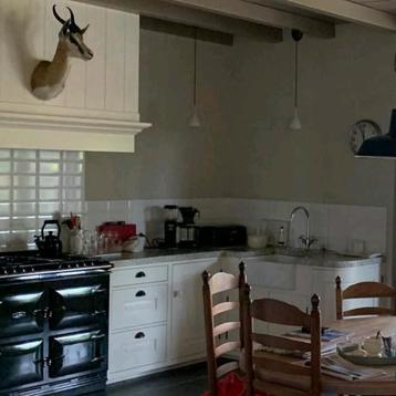 Hoekkeuken met Boretti fornuis & terrazzo blad beschikbaar voor biedingen