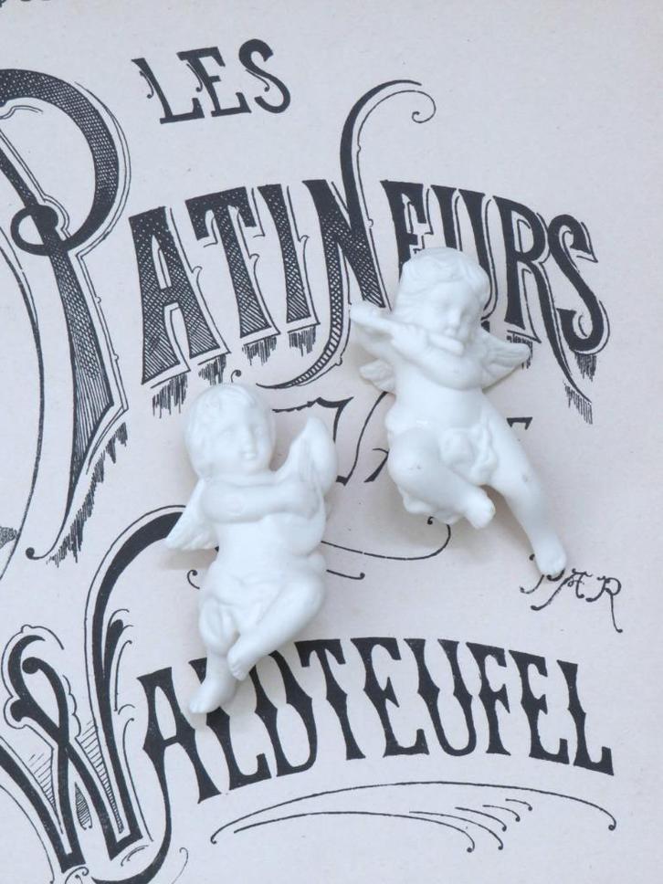 Set (2) Biscuit engeltjes, Antiek en Kunst, Curiosa en Brocante, Ophalen of Verzenden
