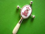 Mooie Zilveren Rammelaar - Beertje met rose kruippakje en mu, Antiek en Kunst, Verzenden, Zilver
