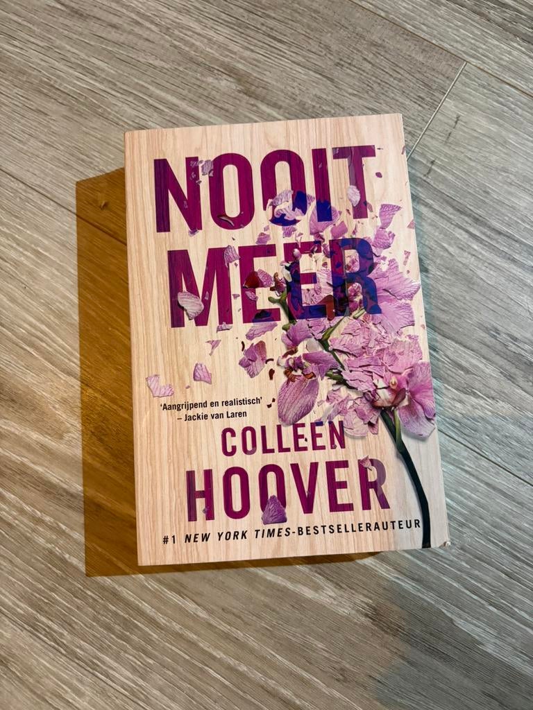Nooit meer colleen hoover nederlandse editie, Boeken, Romans, Ophalen of Verzenden, Zo goed als nieuw
