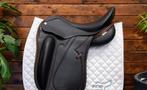 Mac Rider dressuurzadel 17,5, Dieren en Toebehoren, Paarden en Pony's | Zadels, Ophalen of Verzenden, Zo goed als nieuw, Dressuur