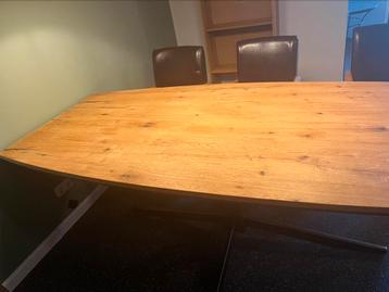 Hele mooie eetkamertafel beschikbaar voor biedingen