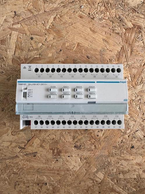 Hager KNX TXM616D schakelactor - 8 voudig, Hobby en Vrije tijd, Elektronica-componenten, Zo goed als nieuw, Ophalen