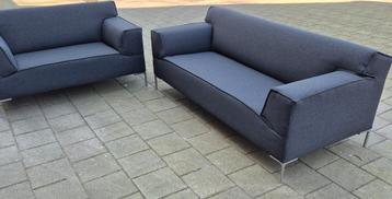 Design On Stock Bloq Bank 2,5 + 1,5 stof Vraagprijs 1650,- a beschikbaar voor biedingen