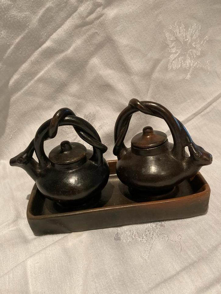 Sasak Pottery Lombok Olie/Azijn Set - Turun Temurun, Antiek en Kunst, Antiek | Keramiek en Aardewerk, Ophalen of Verzenden