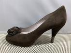 Unisa, maat 41. Stijlvolle donker bruin suède pumps., Bruin, Verzenden, Zo goed als nieuw, Schoenen met hoge hakken