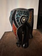 Olifant van ebbenhout uit kaneroen met kraaltjes, Antiek en Kunst, Ophalen of Verzenden