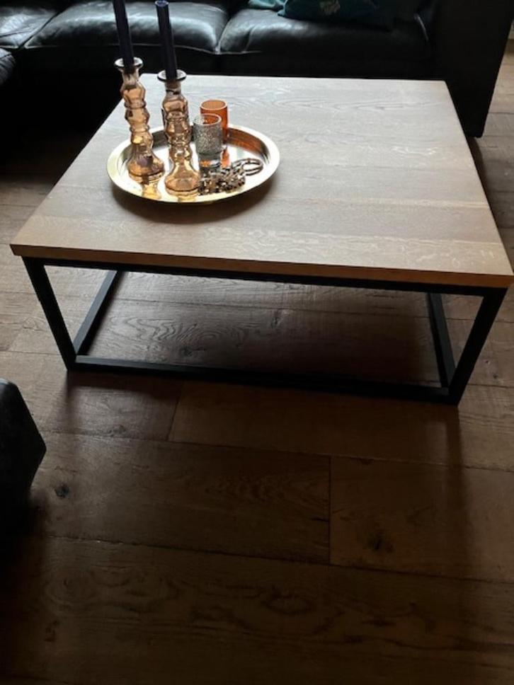 Licht eiken salontafel met gietijzeren onderstel, Huis en Inrichting, Tafels | Salontafels, Zo goed als nieuw, Minder dan 50 cm