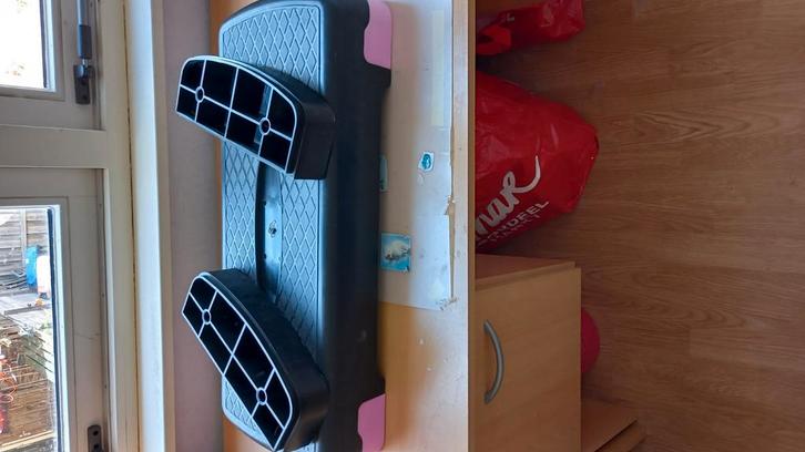 Stepplank roze/zwart van Crevit, Sport en Fitness, Fitnessapparatuur, Gebruikt, Overige typen, Benen, Buik, Rug, Kunststof, Ophalen