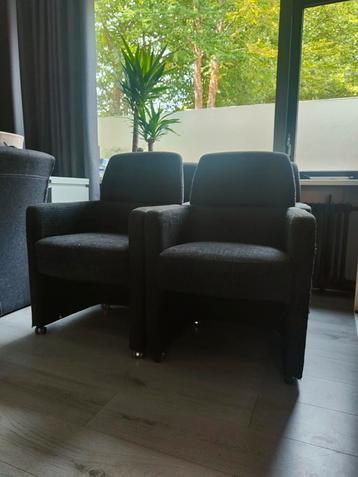 Zwarte stoelen op wielen 4 stuks 