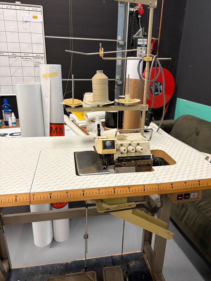Global Selection Industrie Lockmachine, Hobby en Vrije tijd, Naaimachines en Toebehoren, Gebruikt, Lockmachine, Overige merken