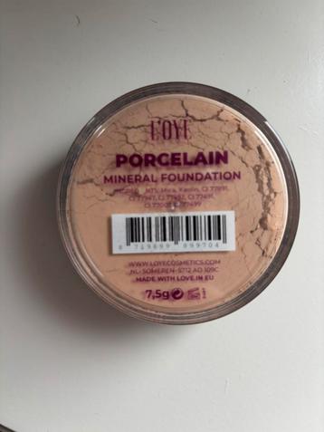 Loyé make up beschikbaar voor biedingen