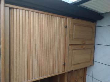 Computer kast beschikbaar voor biedingen