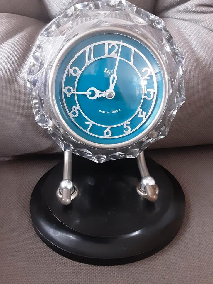 Majak Tafelklok USSR - Blauwe Wijzerplaat (Defect), Antiek en Kunst, Antiek | Klokken, Ophalen of Verzenden