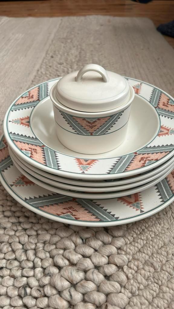 Serviesdelen vintage Aztec Navajo design Mikasa Intaglio, Huis en Inrichting, Keuken | Servies, Zo goed als nieuw, Bord(en), Overige stijlen