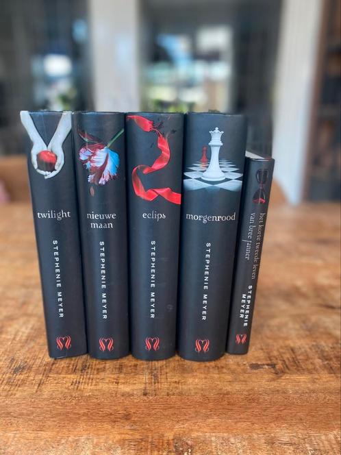 TWILIGHT HARDCOVER SERIE  ZGAN !, Boeken, Fantasy, Zo goed als nieuw, Ophalen of Verzenden