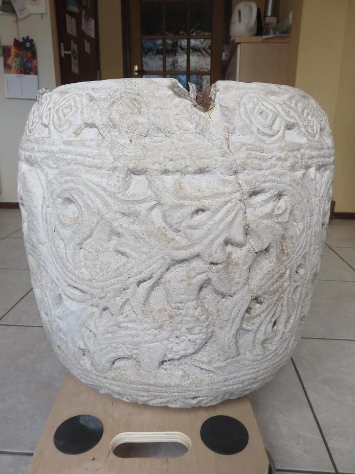 Middeleeuwen - doop / sacrale vont - 13e - 15e - eeuw, Antiek en Kunst, Antiek | Overige Antiek, Ophalen of Verzenden