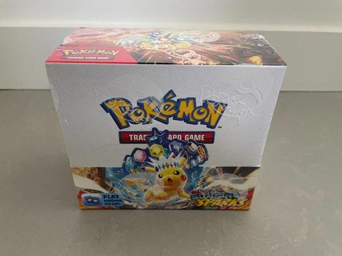 Pokemon Surging Sparks Boosterbox nieuw 20250518-2, Hobby en Vrije tijd, Verzamelkaartspellen | Pokémon, Nieuw, Boosterbox, Foil