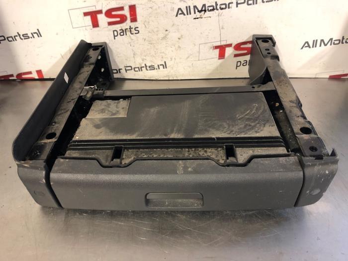 Onderbak stoel rechts-voor van een Volkswagen Touran, Auto-onderdelen, Interieur en Bekleding, Volkswagen, Gebruikt, 3 maanden garantie