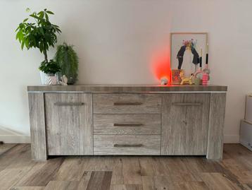 Groot Dressoir - Woonexpress Uithoorn Serie beschikbaar voor biedingen
