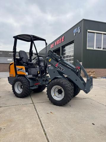 Giant g2200hd mini shovel beschikbaar voor biedingen