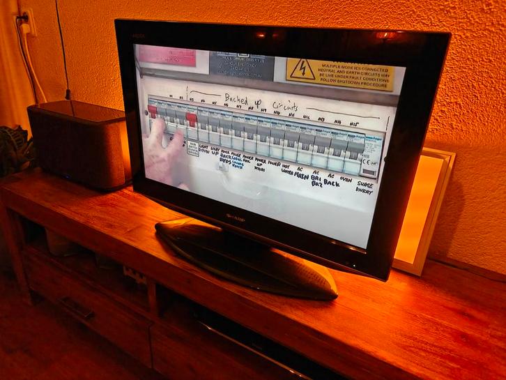 26 inch TV met HDMI en afstandsbediening, Audio, Tv en Foto, Televisies, Gebruikt, LCD, 40 tot 60 cm, HD Ready (720p), Sharp, 50 Hz