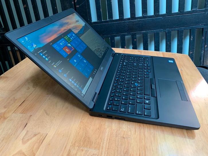 Dell Latitude 5590 i5-8350U/8GB/256GB SSD/2GB videokaart, Computers en Software, Windows Laptops, Zo goed als nieuw, 15 inch, SSD