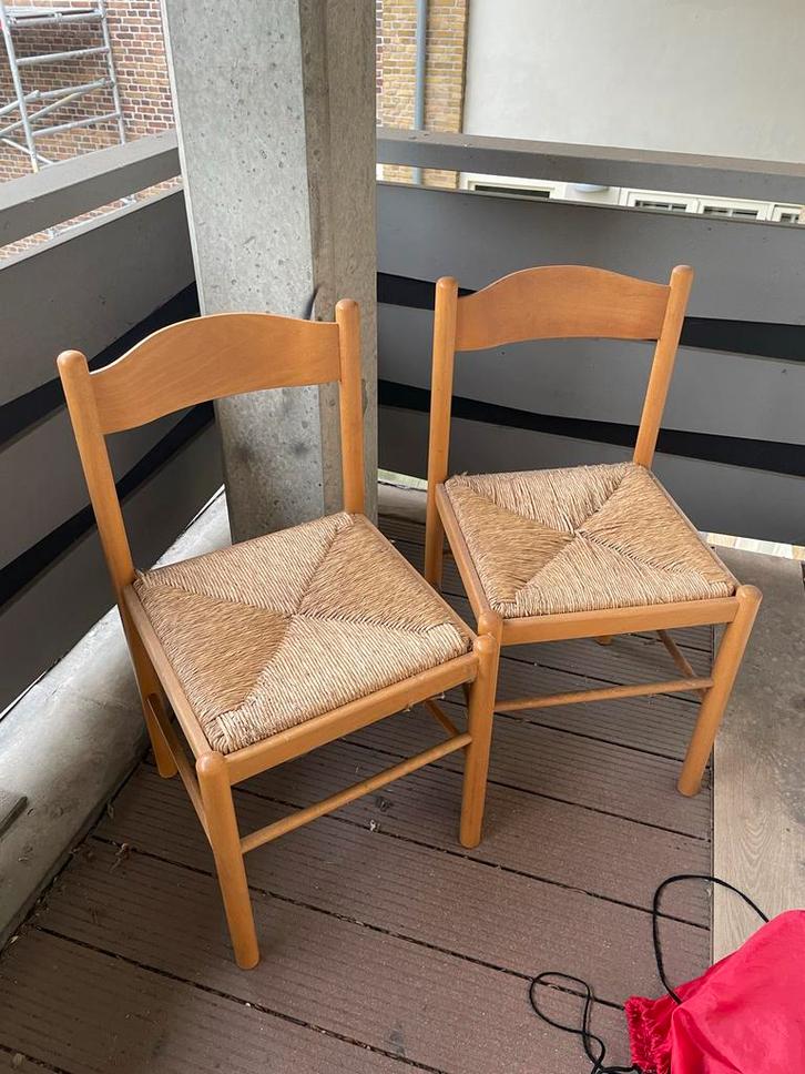 Twee houten stoelen met rieten zitting, Huis en Inrichting, Stoelen, Gebruikt, Twee, Hout, Bruin, Ophalen