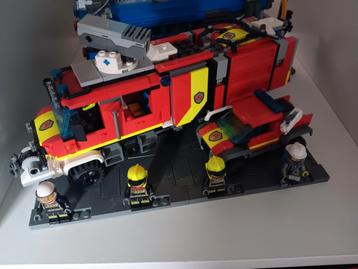 Lego Brandweerwagen en brandweer auto, met Figuren beschikbaar voor biedingen
