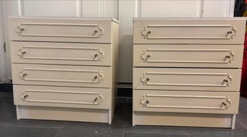 2 schattige vintage nachtkastjes jaren ‘70 60H x 56B x 37,5D beschikbaar voor biedingen