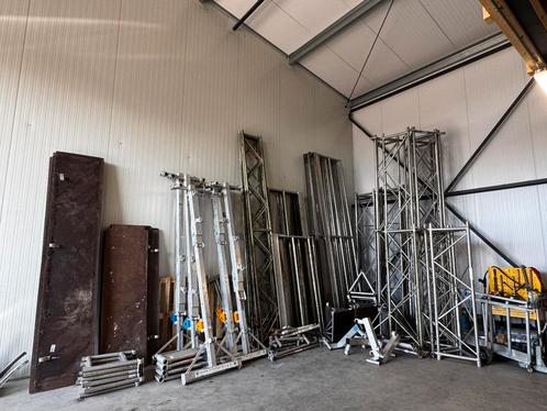 Artilan Hefsteiger Triangelbrug Veel Materiaal!, Doe-het-zelf en Verbouw, Steigers, Gebruikt, Gevelsteiger, 2 tot 5 meter, Ophalen