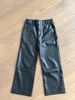 Zara imitatie leren broek in maat 128, Kinderen en Baby's, Kinderkleding | Maat 128, Ophalen of Verzenden, Zo goed als nieuw, Meisje