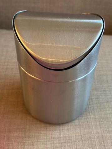 Metalen Afvalemmertje voor maquillage beschikbaar voor biedingen