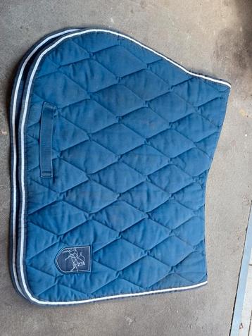 Blauw dekje paard beschikbaar voor biedingen