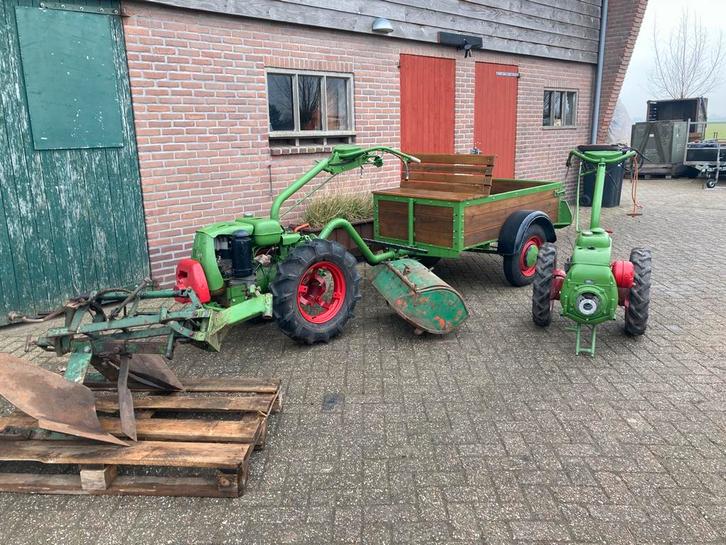 Twee maal agria 1700 met werktuigen, Tuin en Terras, Hand-tuingereedschap, Ophalen of Verzenden