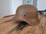 M42 stahlhelm past op maat 57 liner, Verzamelen, Militaria | Tweede Wereldoorlog, Ophalen of Verzenden, Duitsland
