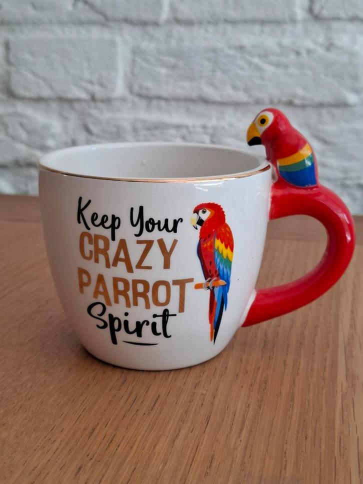1x Nieuwe mok. Tekst: Keep your crazy parrot spirit. H 8 cm., Huis en Inrichting, Keuken | Servies, Nieuw, Kop(pen) en/of Schotel(s)