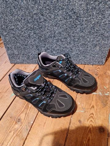 NIEUWE "  Schoenen , 38 . beschikbaar voor biedingen