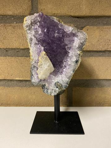 GRATIS VERZENDEN Amethist met Calciet op standaard – 17,5 cm beschikbaar voor biedingen