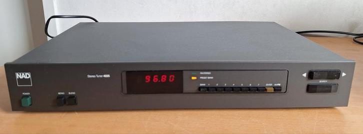 NAD 4225 Stereo Tuner - Goed Onderhouden, Audio, Tv en Foto, Tuners, Gebruikt, Analoog, Ophalen of Verzenden