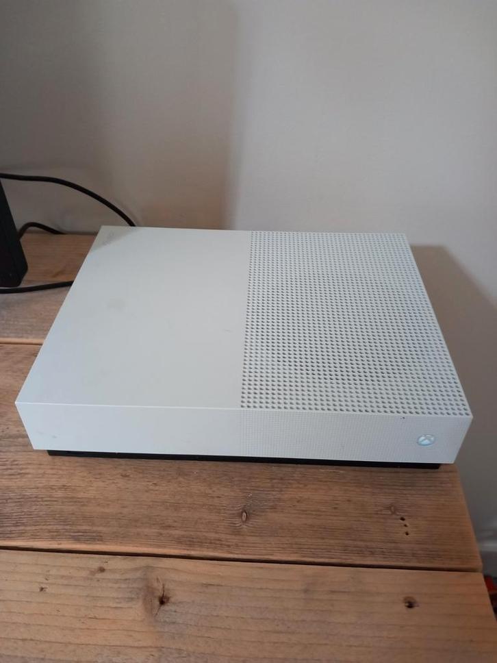 Xbox one s 1tb 2 controllers+headseat+scherm, Spelcomputers en Games, Spelcomputers | Xbox One, Zo goed als nieuw, Xbox One S All-digital